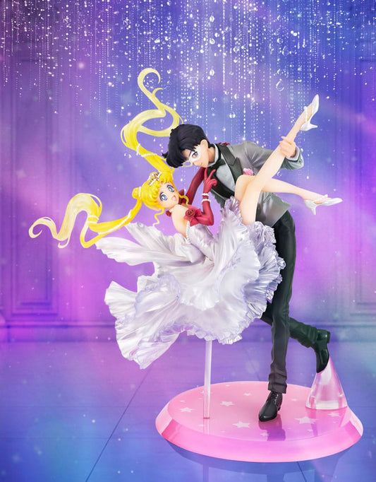 Bandai Sailor Moon FiguartsZERO Chouette – Usagi & Tuxedo Mask Moonlight Glow Edition