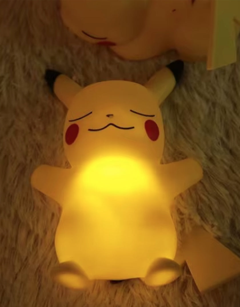 Luce Notturna Pokémon Pikachu sdraiato